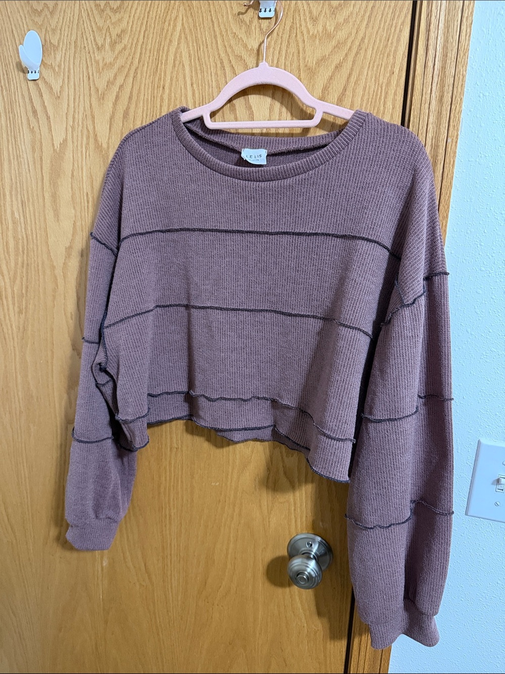 Le Lis Cropped Waffle-Knit Sweatshirt in Mauve